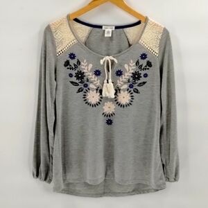 Clover & Scout gray crochet shoulder blue floral detail front size small blouse